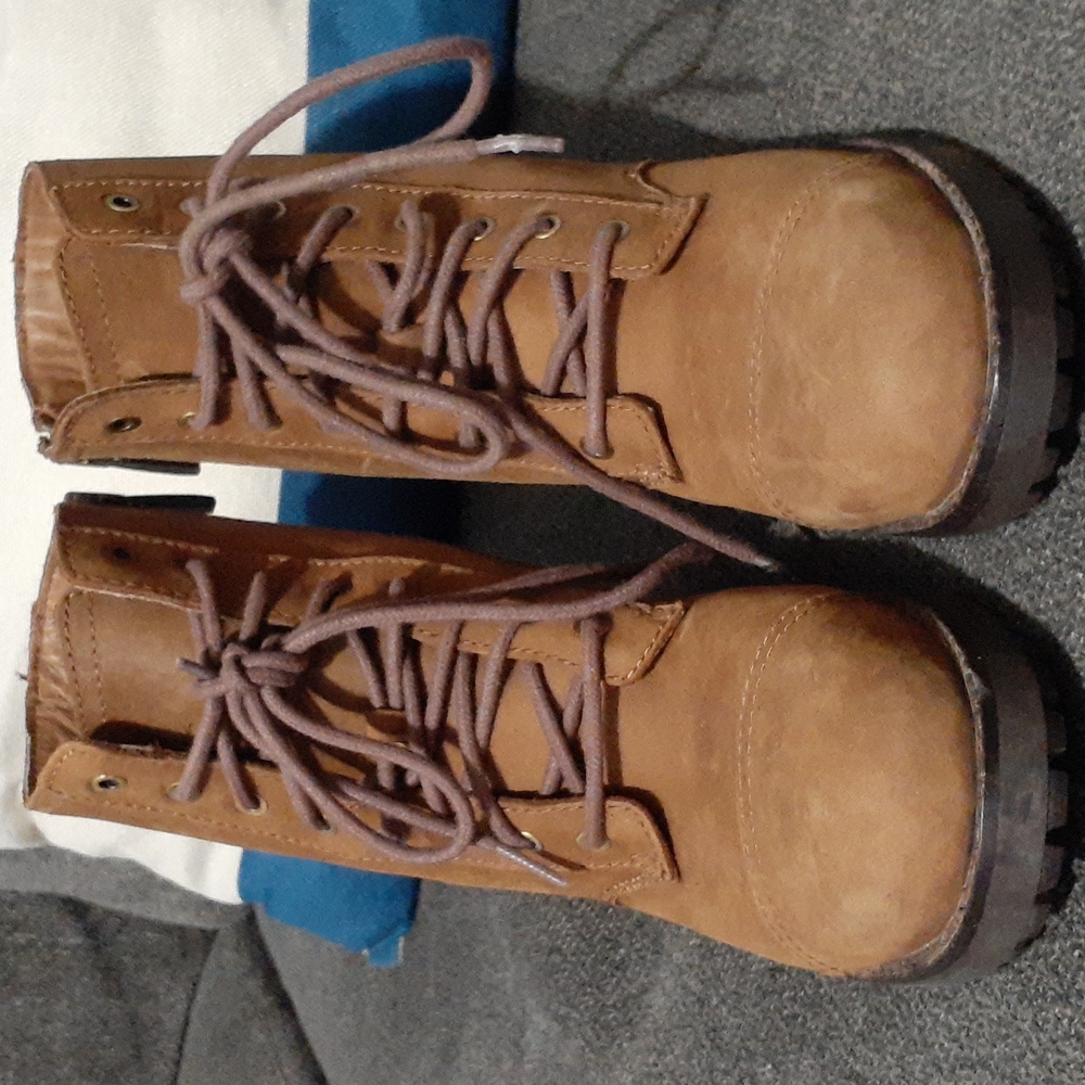 UGG BOOTIES - Picture 2 of 7